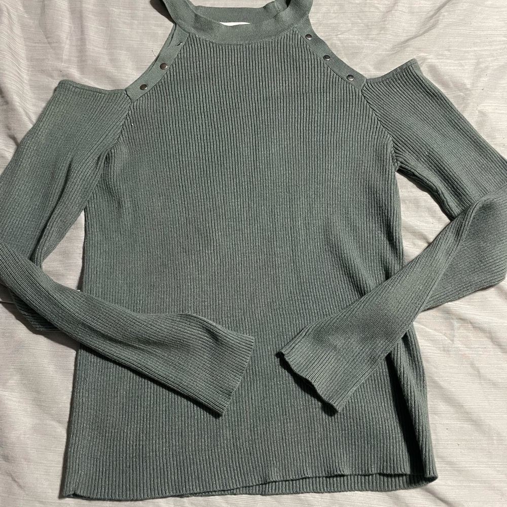 Hooked Up by IOT Off-the-Shoulder Ribbed Sweater - Gray